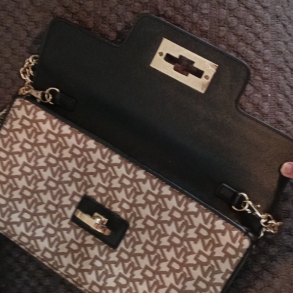 DKNY Vintage signature chain handle 🎒 Bag Authentic - Picture 9 of 14